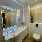 מלון & Restaurant Les 3 Barbus 4*